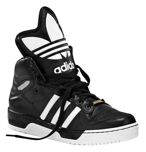 &squot;JS Logo" adidas high-tops too weird, these black/white Conductors just